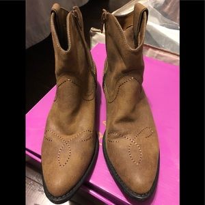 Me too size 8 ankle boots